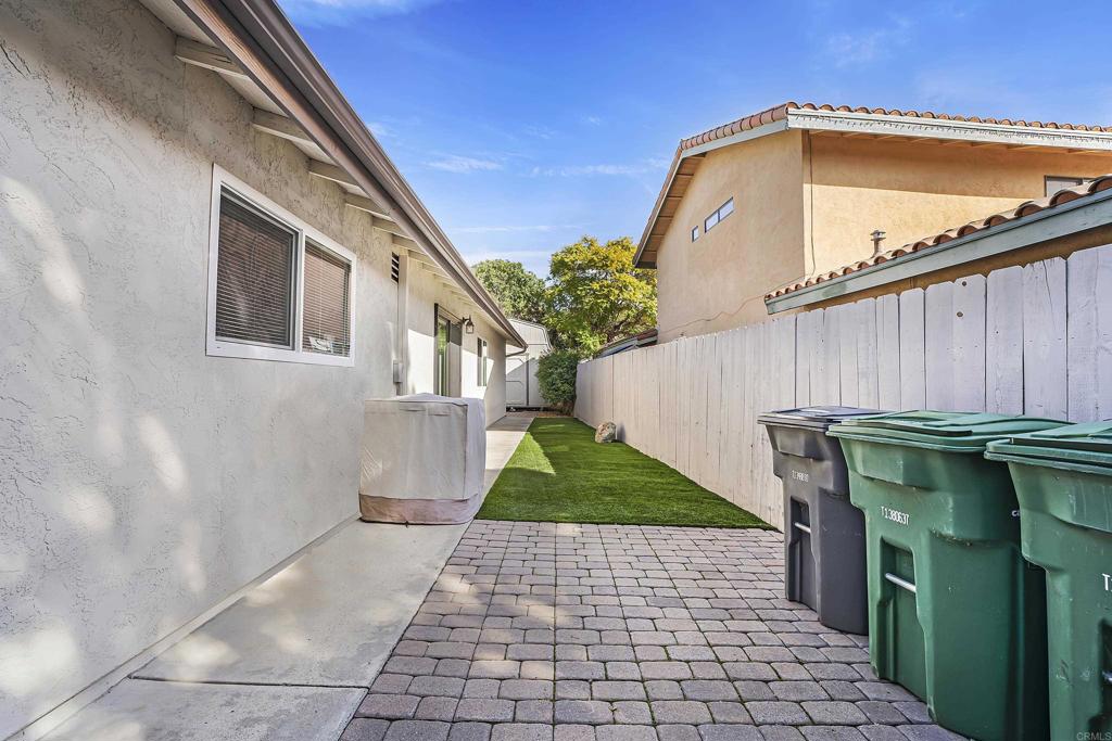 6534 Avenida Del Paraiso