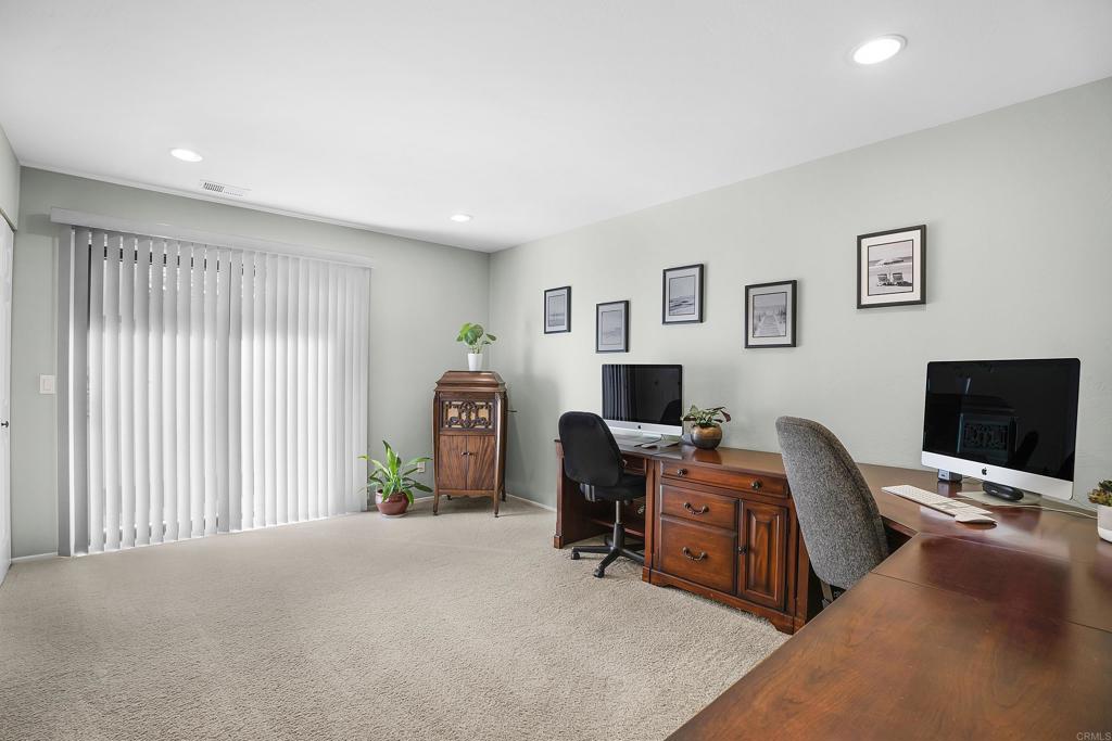 6534 Avenida Del Paraiso