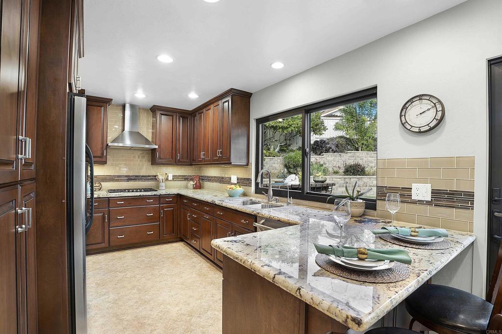 6534 Avenida Del Paraiso