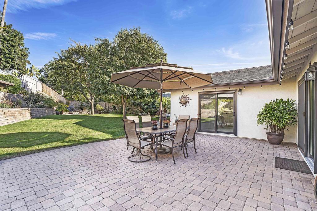 6534 Avenida Del Paraiso