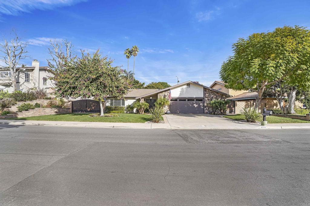 6534 Avenida Del Paraiso