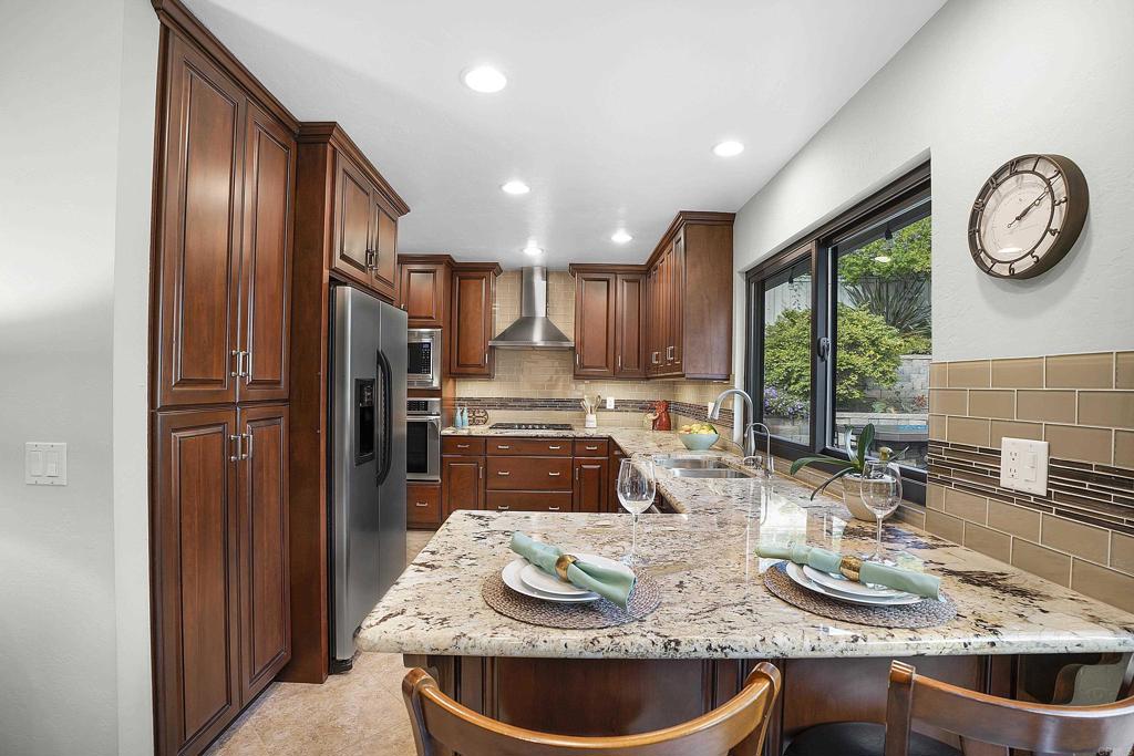 6534 Avenida Del Paraiso