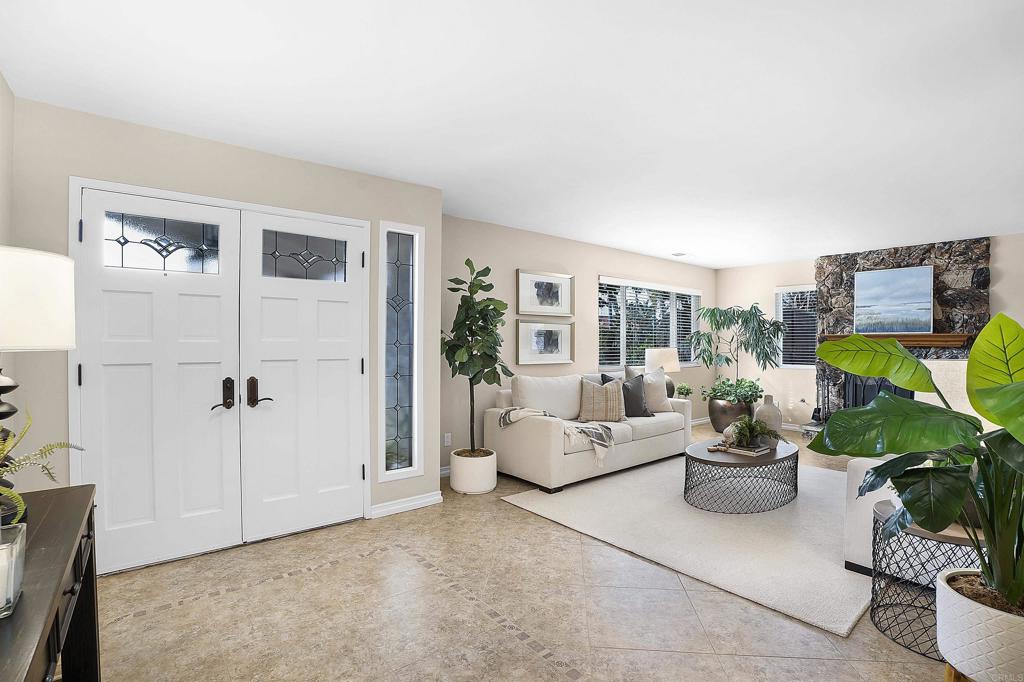 6534 Avenida Del Paraiso