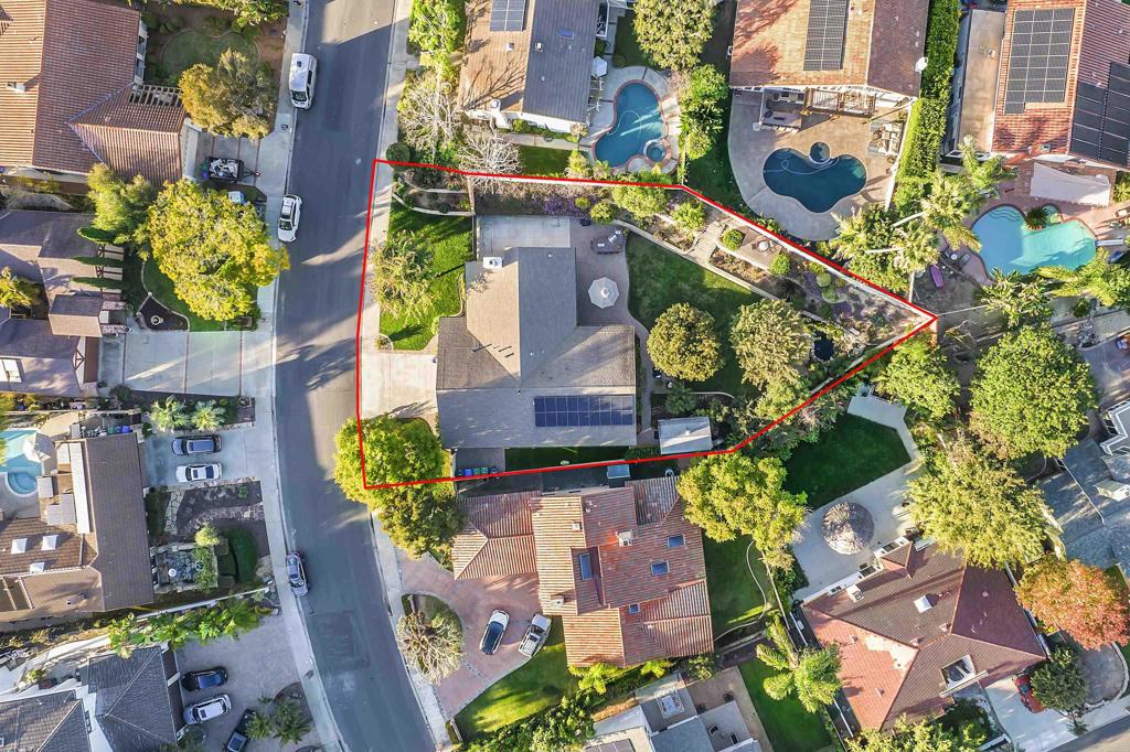 6534 Avenida Del Paraiso