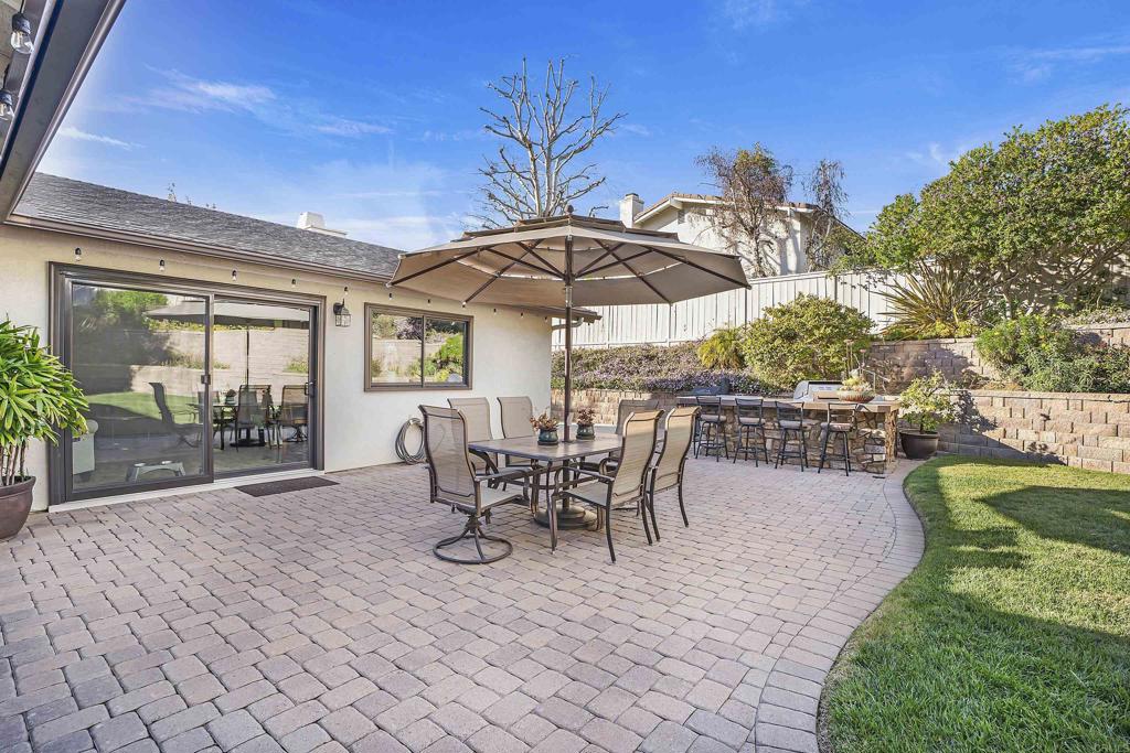 6534 Avenida Del Paraiso