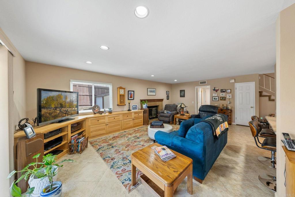 1144 Calle Christopher