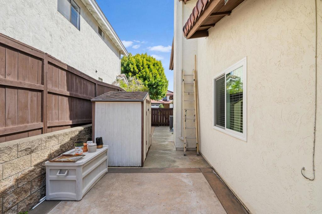 1144 Calle Christopher