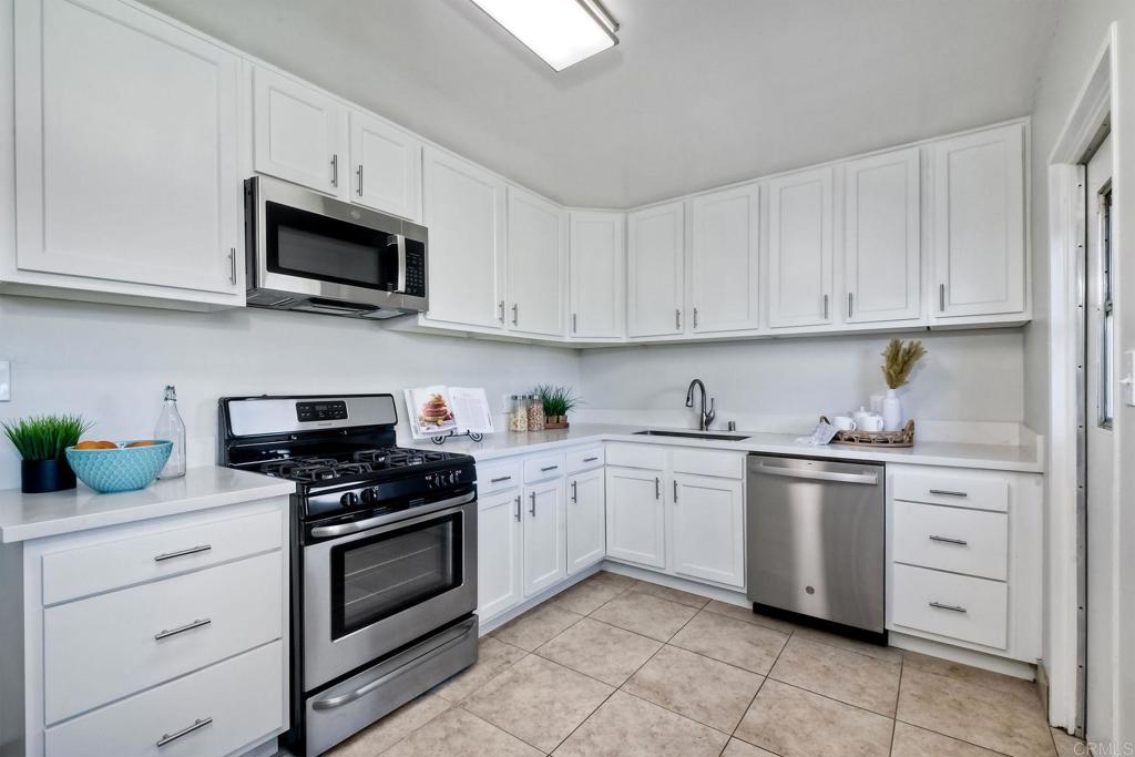 3358 La Junta Avenue