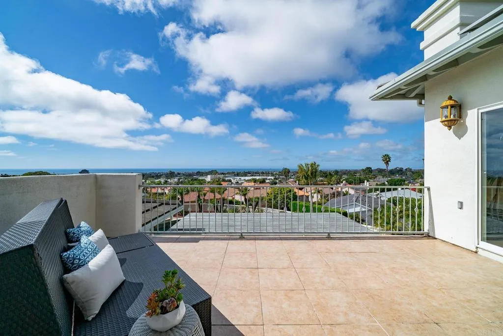 3589 Seaview