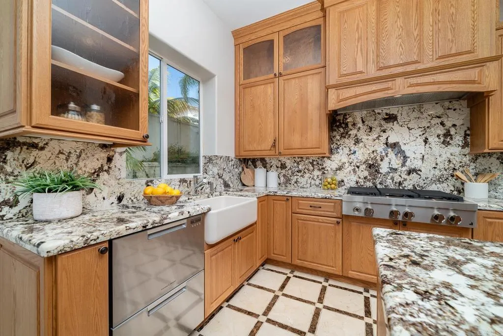 3589 Seaview