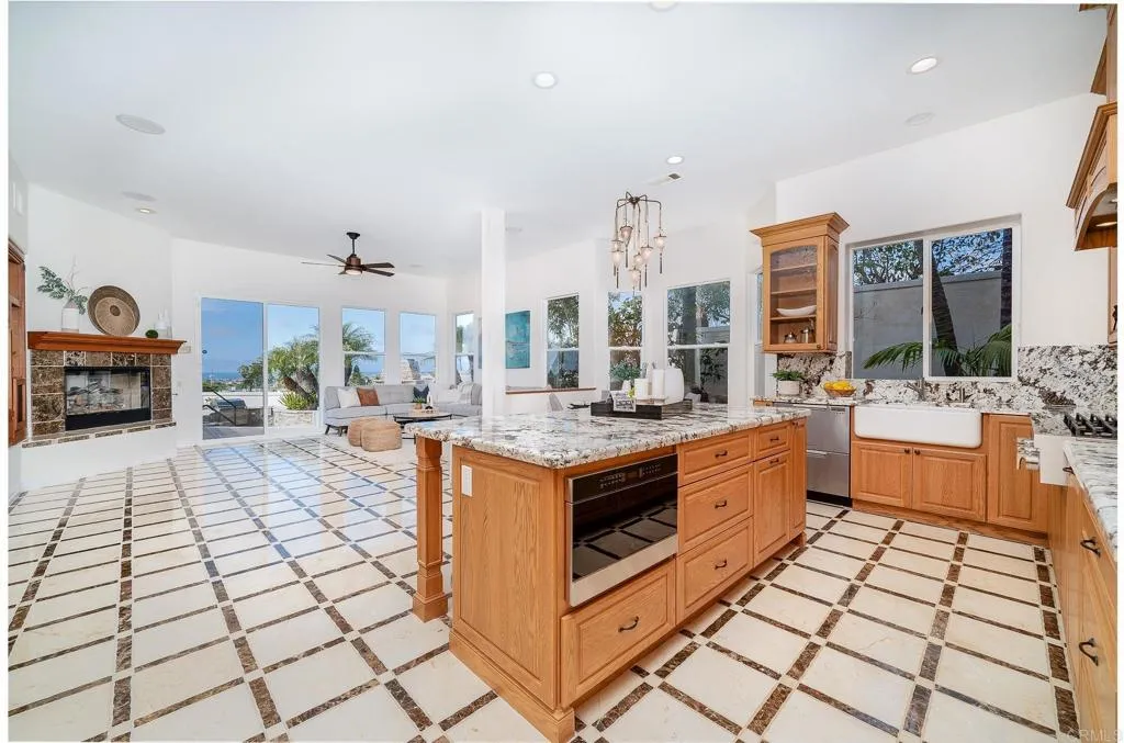 3589 Seaview