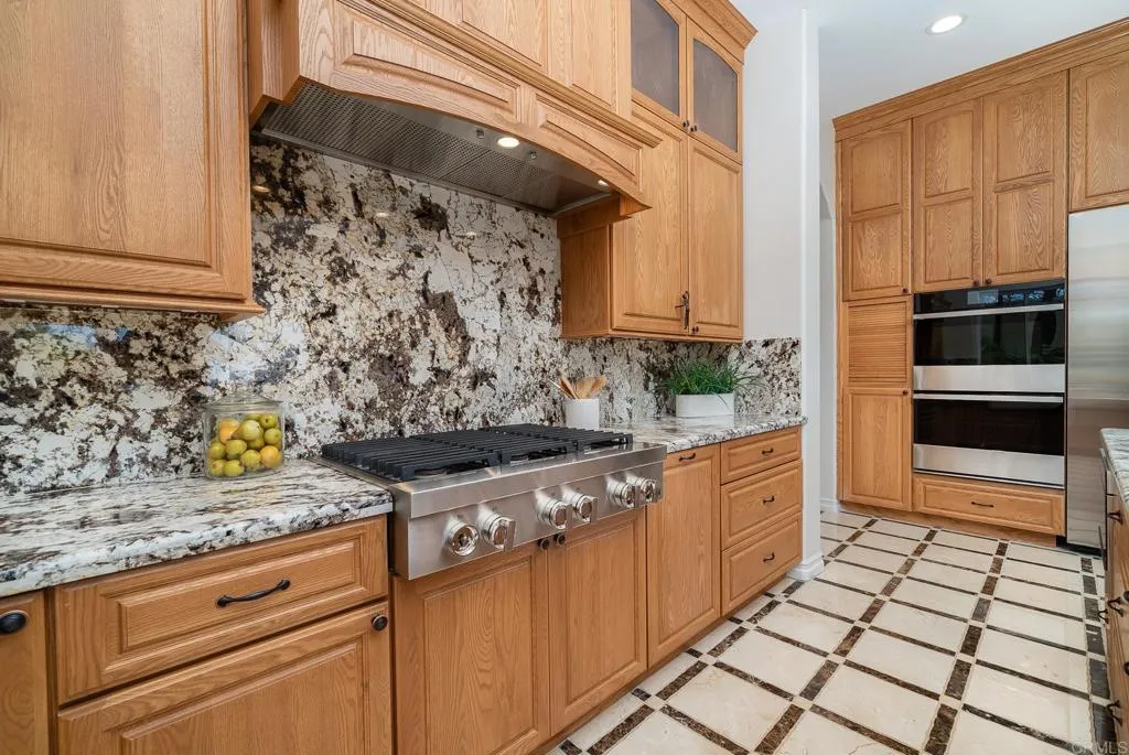 3589 Seaview