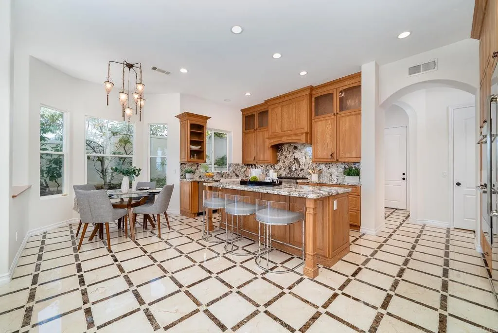 3589 Seaview