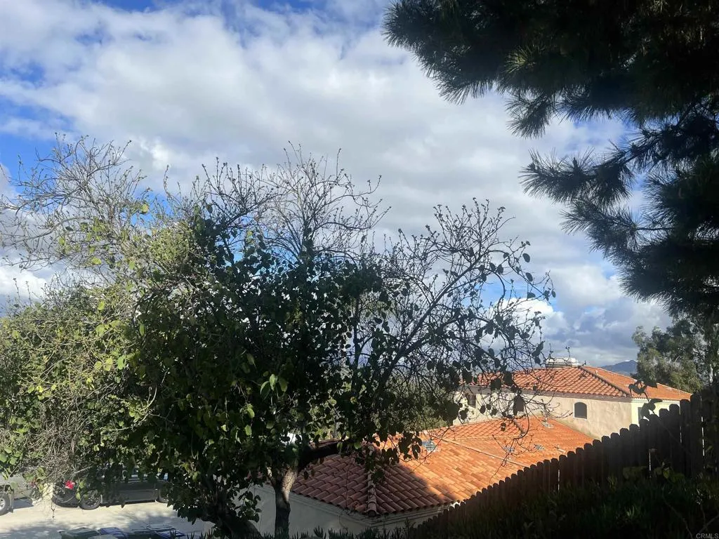 3190 Avenida Hacienda