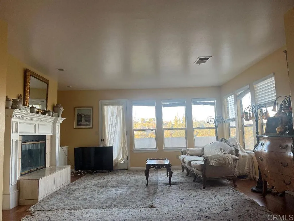 3190 Avenida Hacienda