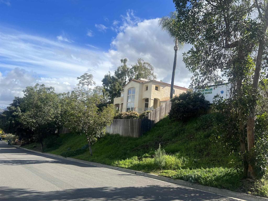 3190 Avenida Hacienda