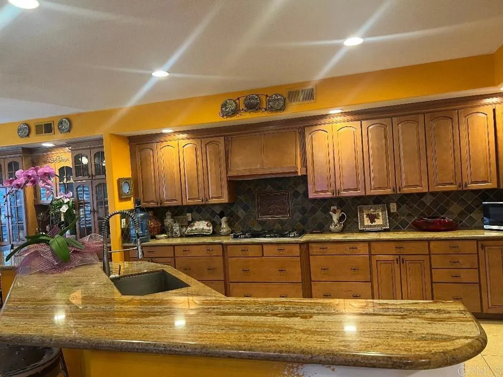 3190 Avenida Hacienda