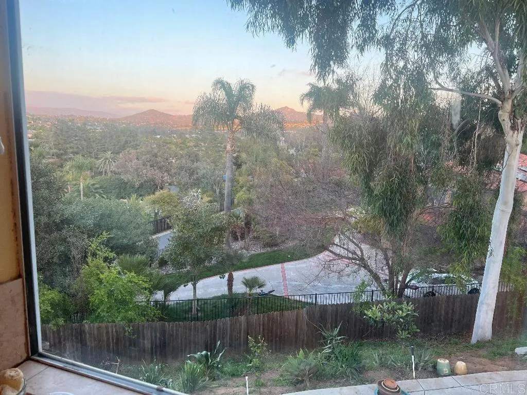 3190 Avenida Hacienda
