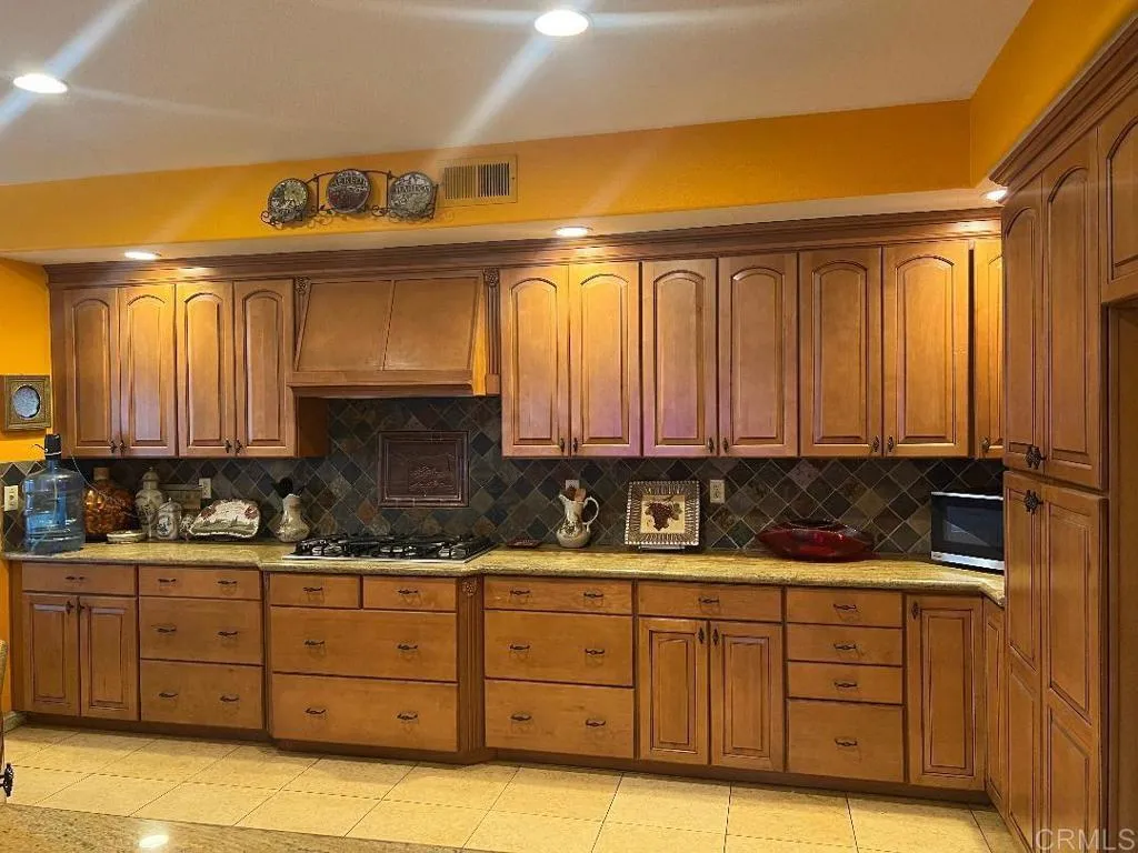 3190 Avenida Hacienda