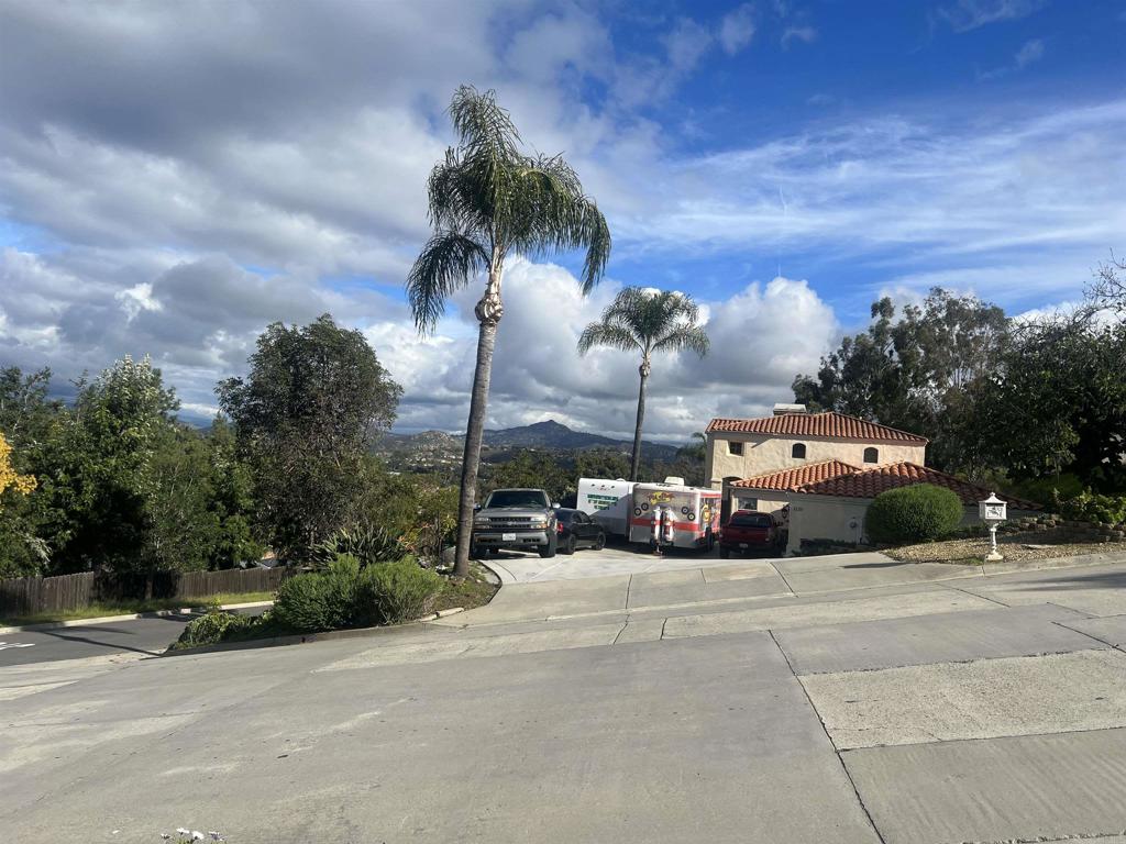 3190 Avenida Hacienda