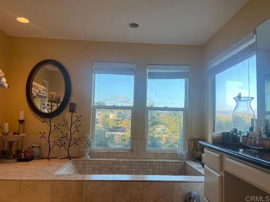 3190 Avenida Hacienda