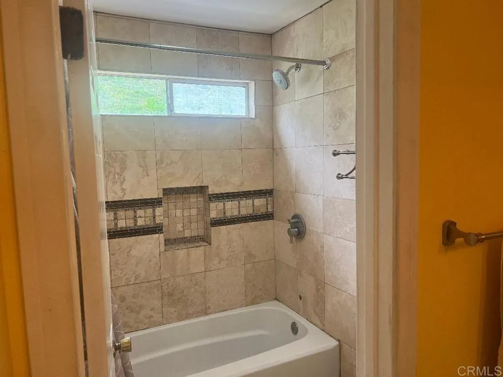 3190 Avenida Hacienda