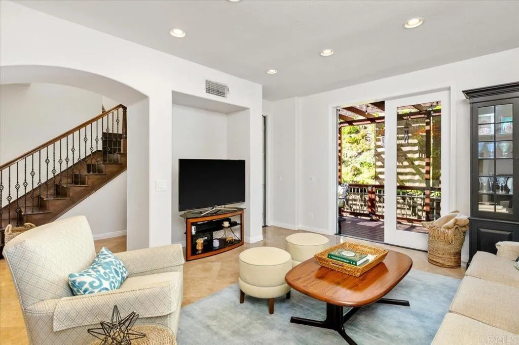 4548 Cove