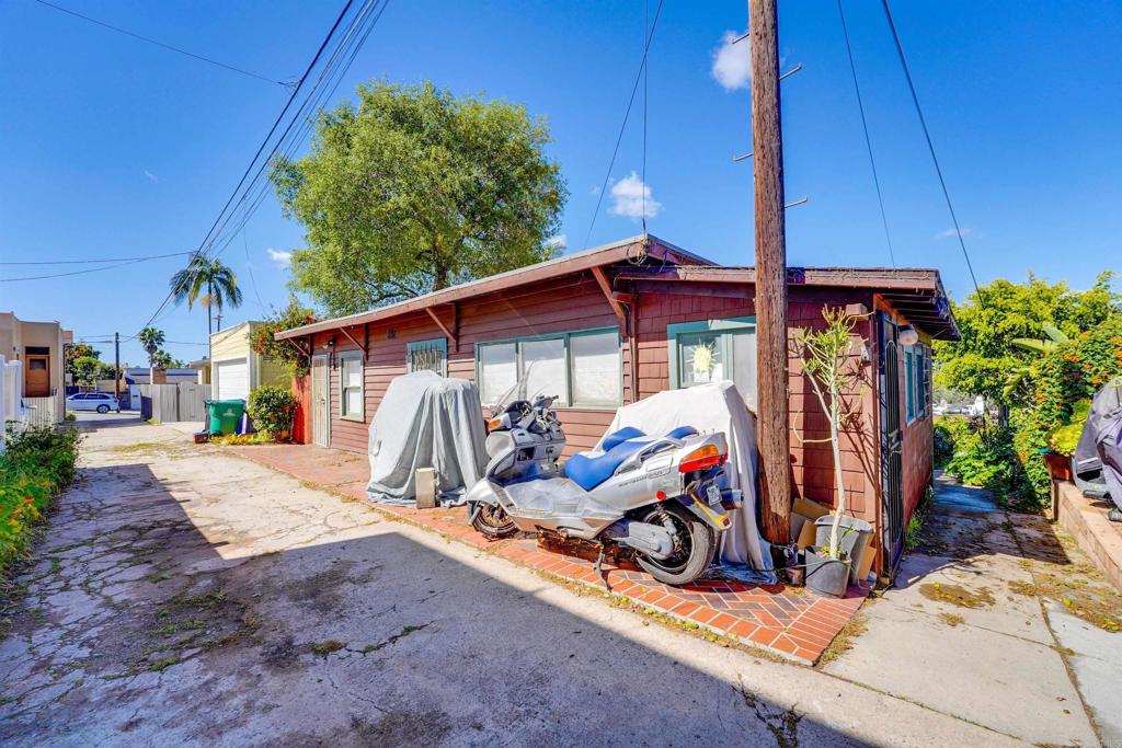 2221 27 29Th Street