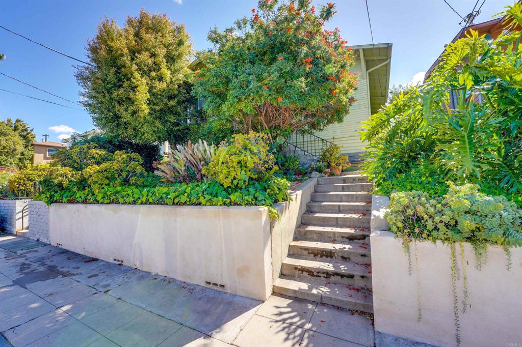2221 27 29Th Street