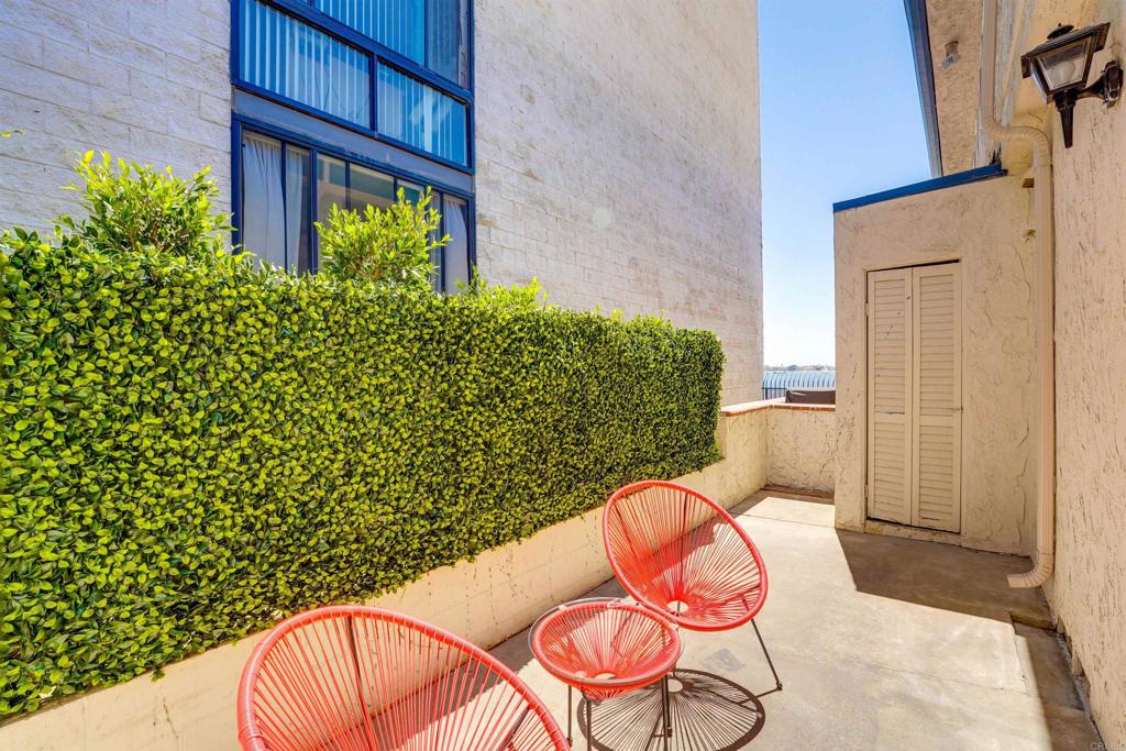 3920 Riviera Drive R