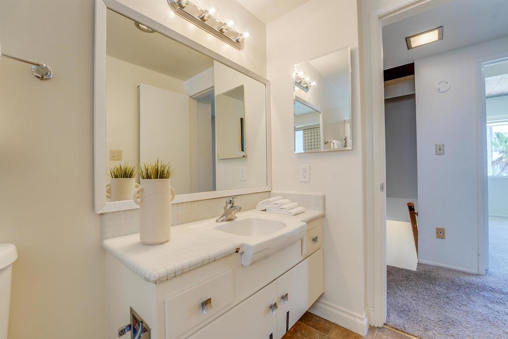 3920 Riviera Drive R