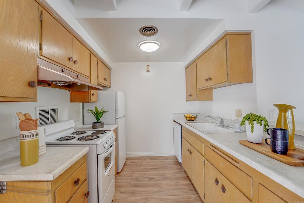 3920 Riviera Drive R