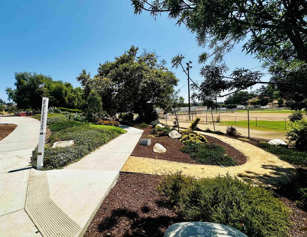 333 35 N Citrus Avenue