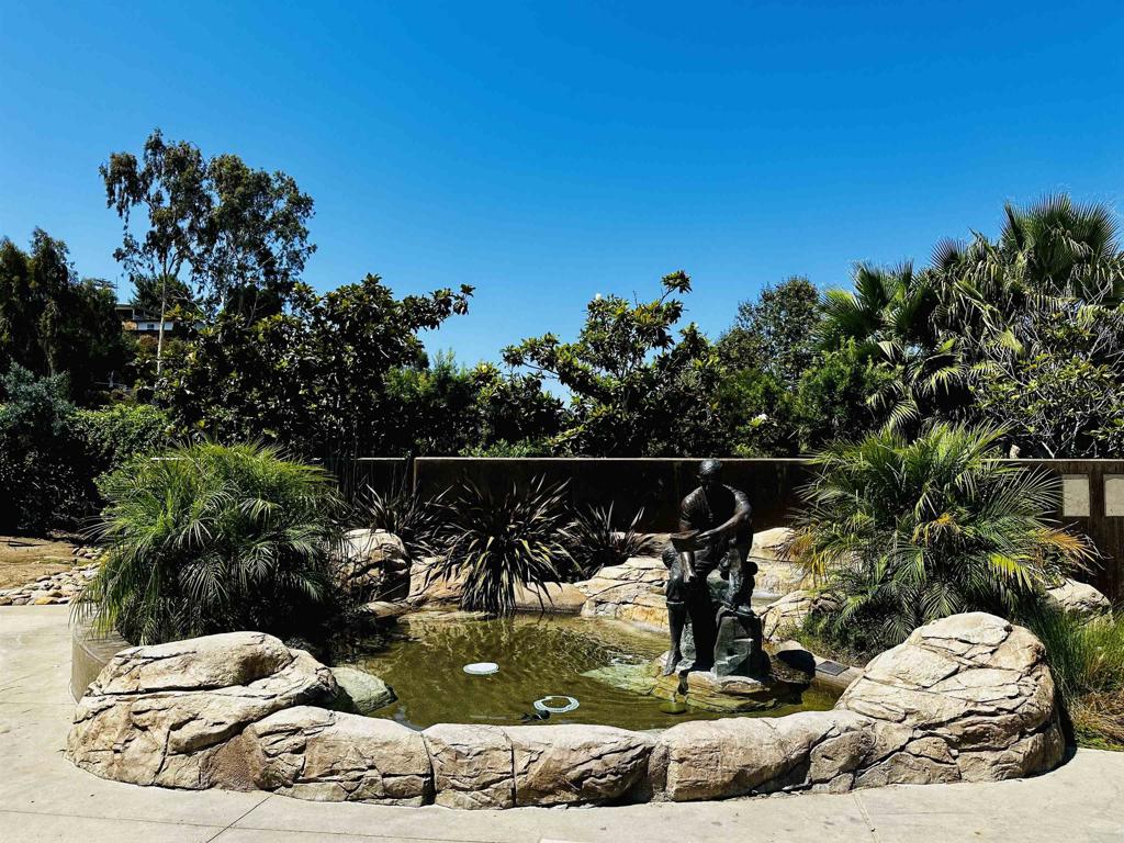 333 35 N Citrus Avenue