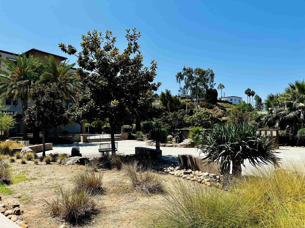 333 35 N Citrus Avenue