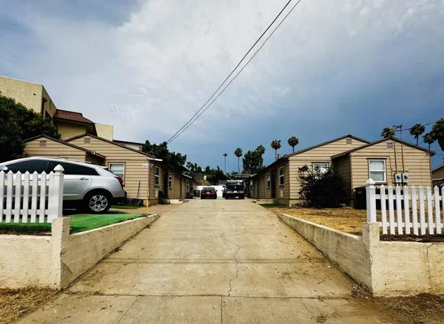325 N Citrus Avenue