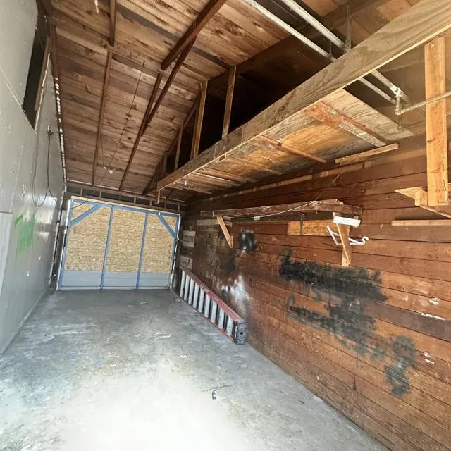 325 N Citrus Avenue