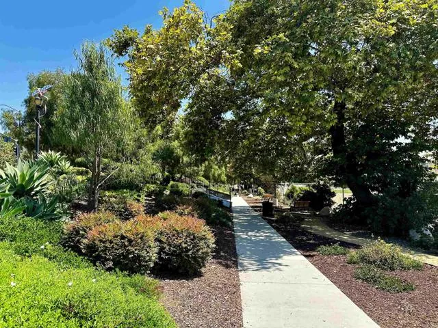 325 N Citrus Avenue