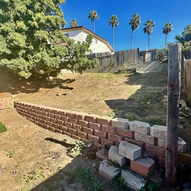 325 N Citrus Avenue