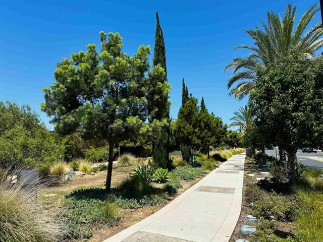 325 N Citrus Avenue