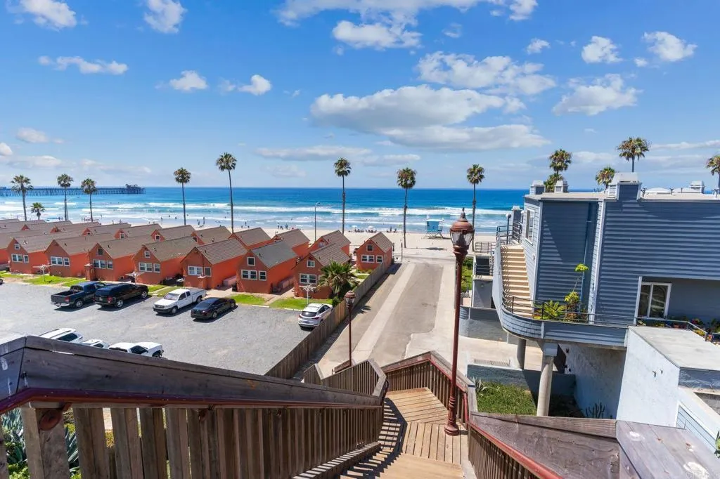 718 N Pacific