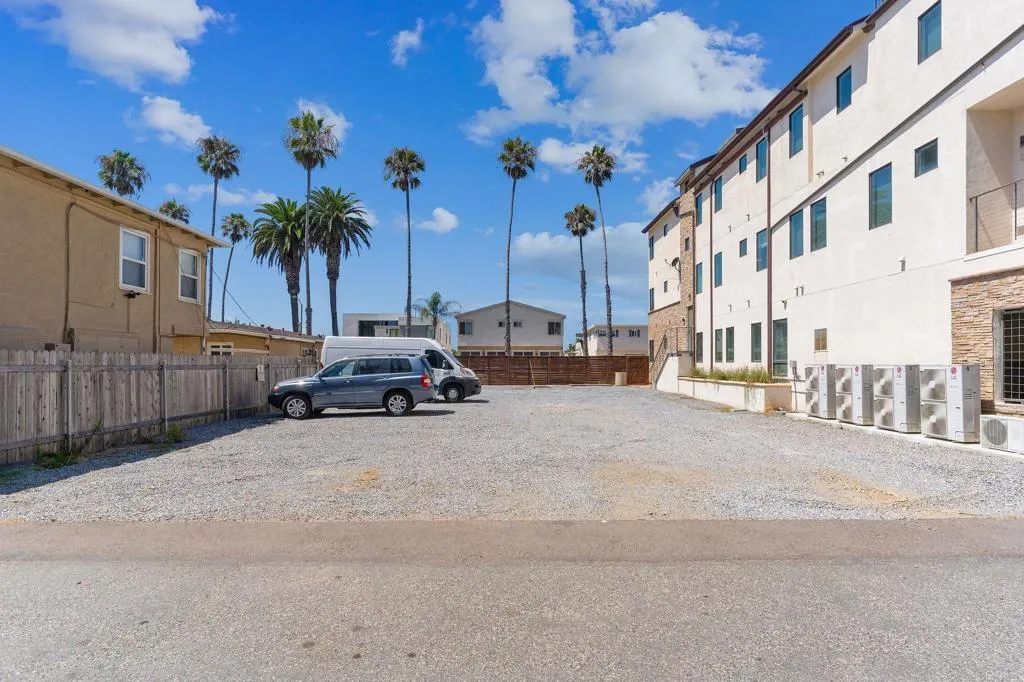 718 N Pacific