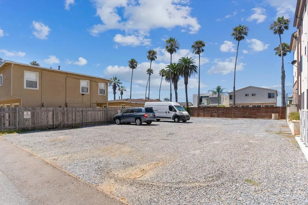 718 N Pacific
