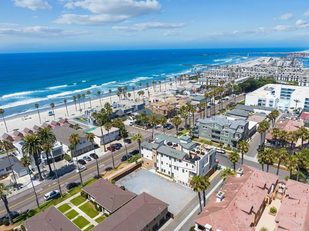 718 N Pacific
