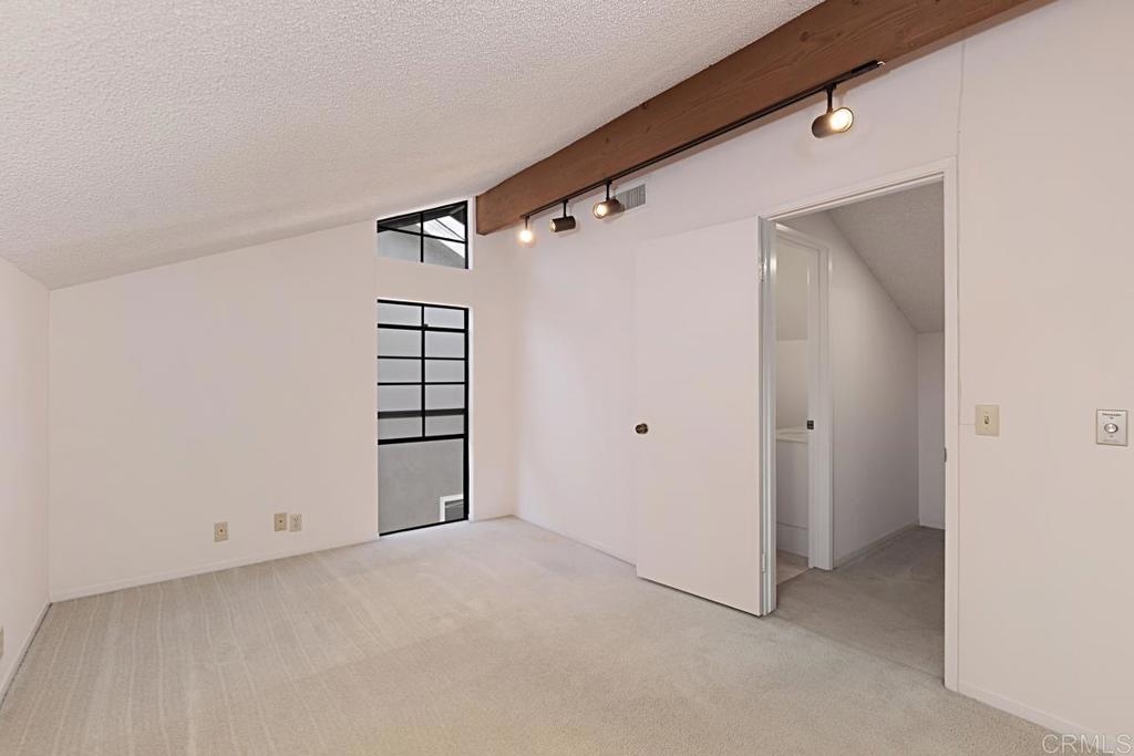 3817 Avenida Feliz