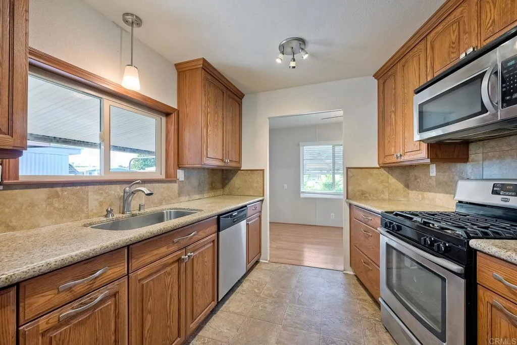 1600 E Vista Way Unit: 102