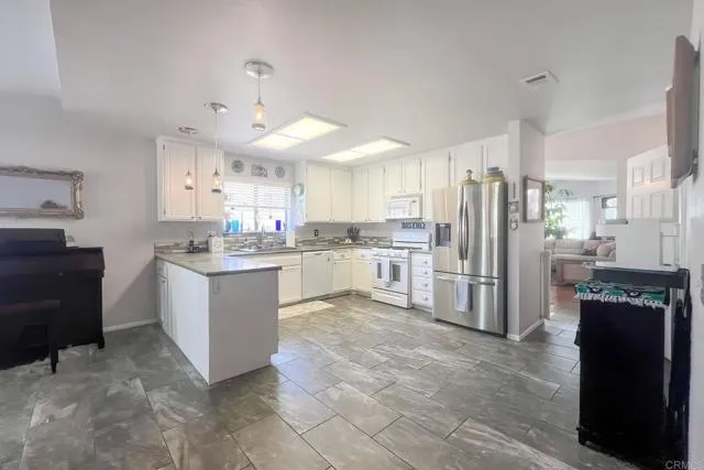 42320 Hickory Glen Ave