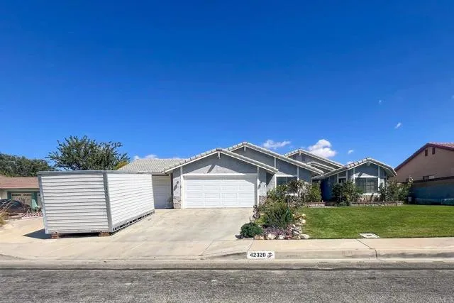 42320 Hickory Glen Ave