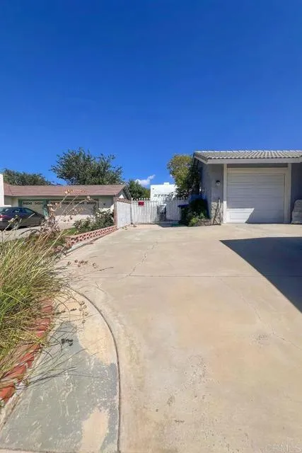42320 Hickory Glen Ave