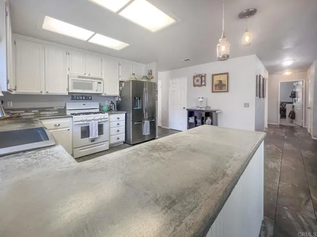 42320 Hickory Glen Ave